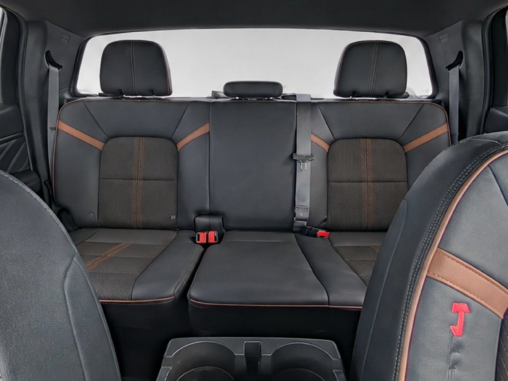 2024 GMC Canyon AT4 - Photo 18