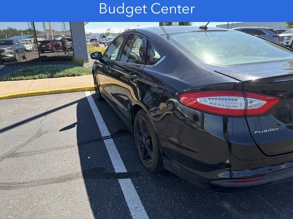 Used 2016 Ford Fusion SE Sedan