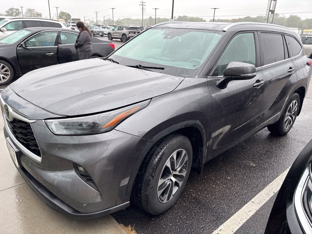 Used 2024 Toyota Highlander XLE SUV