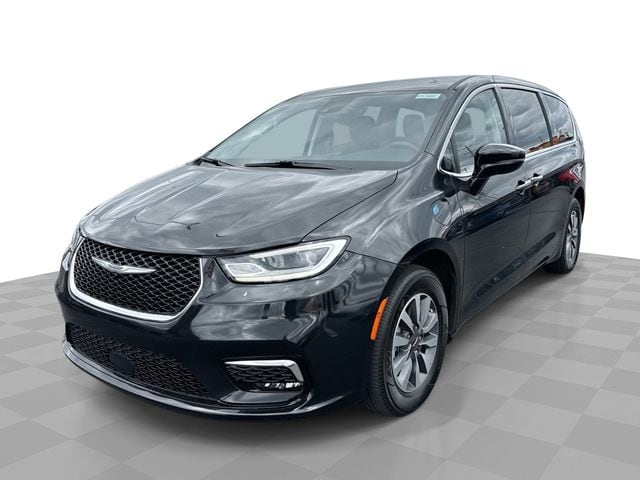 2024 Chrysler Pacifica PHEV Select
