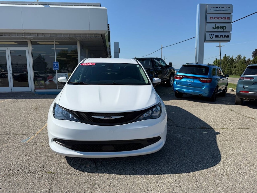 Used 2023 Chrysler Voyager LX 4dr Mini Van Minivan