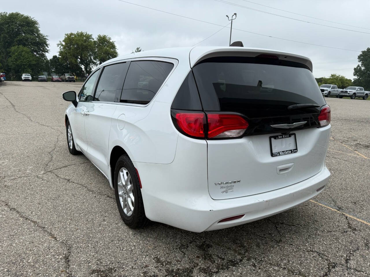 2023 Chrysler Voyager LX - Photo 5