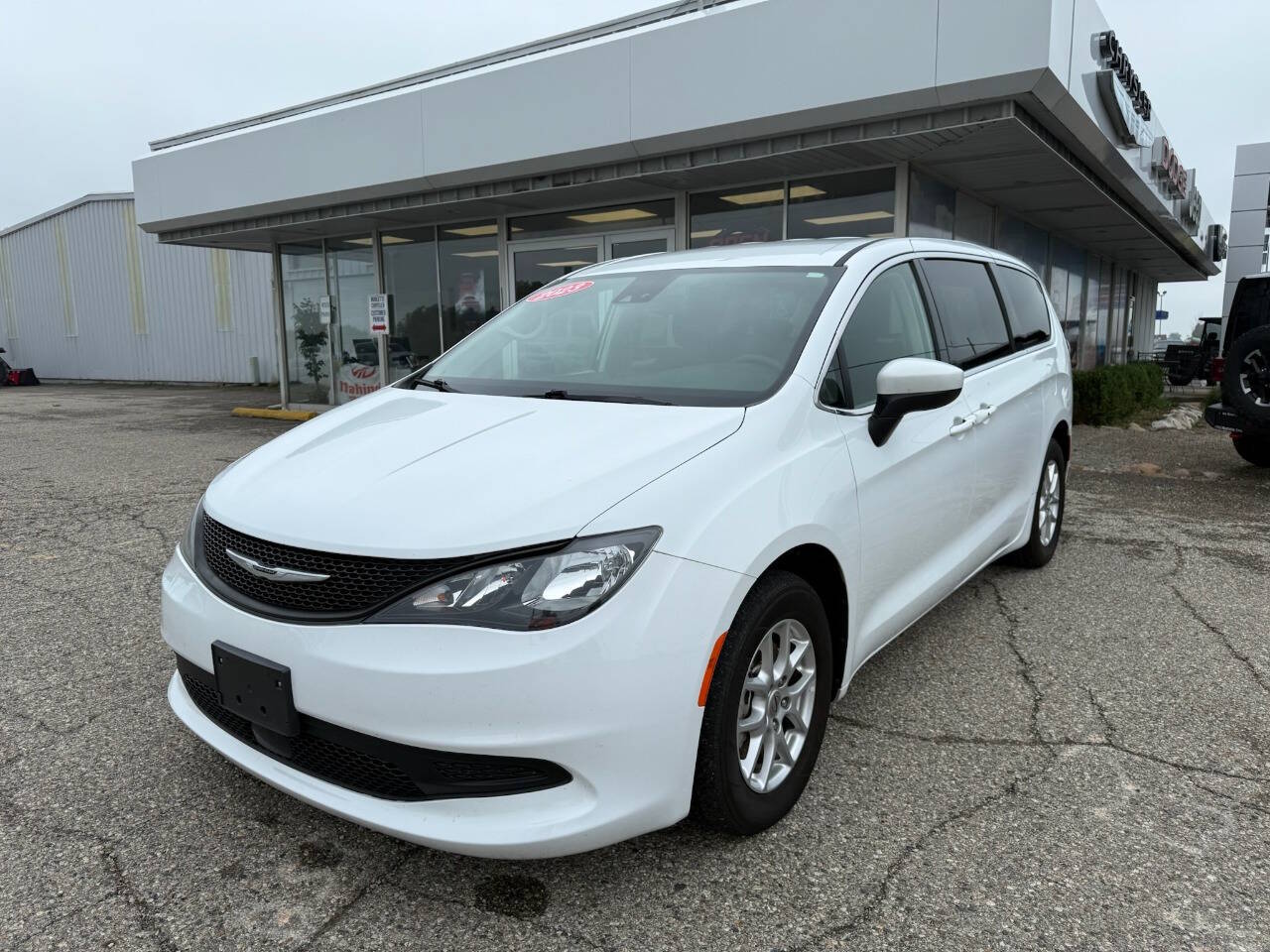 2023 Chrysler Voyager LX - Photo 4