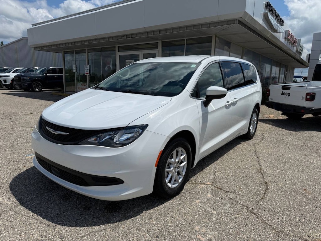 Used 2023 Chrysler Voyager LX 4dr Mini Van Minivan
