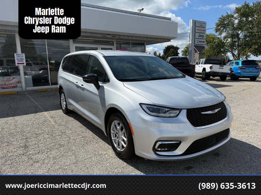 Used 2024 Chrysler Pacifica Touring L 4dr Mini Van Minivan