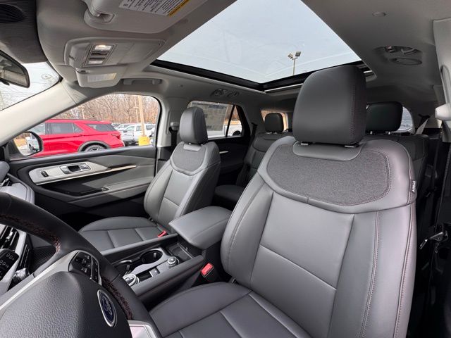 2026 Ford Explorer Active - Photo 8