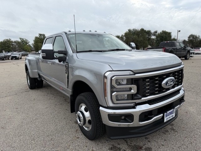 New 2027 Ford Super Duty F-350® Lariat® TRUCK