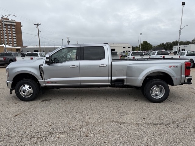 New 2027 Ford Super Duty F-350® Lariat® TRUCK