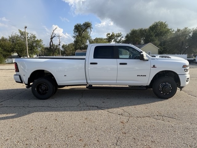 New 2027 Ram 3500 BIG HORN CREW CAB 4X4 8' BOX Pickup