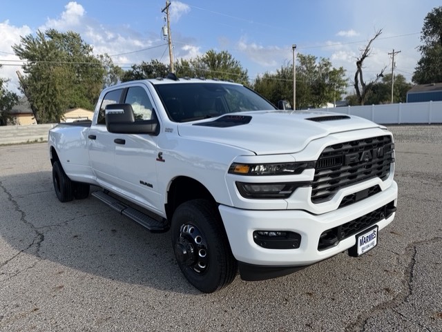 New 2027 Ram 3500 BIG HORN CREW CAB 4X4 8' BOX Pickup