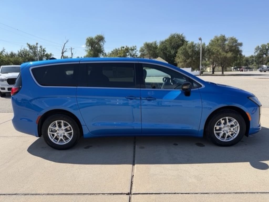 New 2027 Chrysler Pacifica SELECT Passenger Van