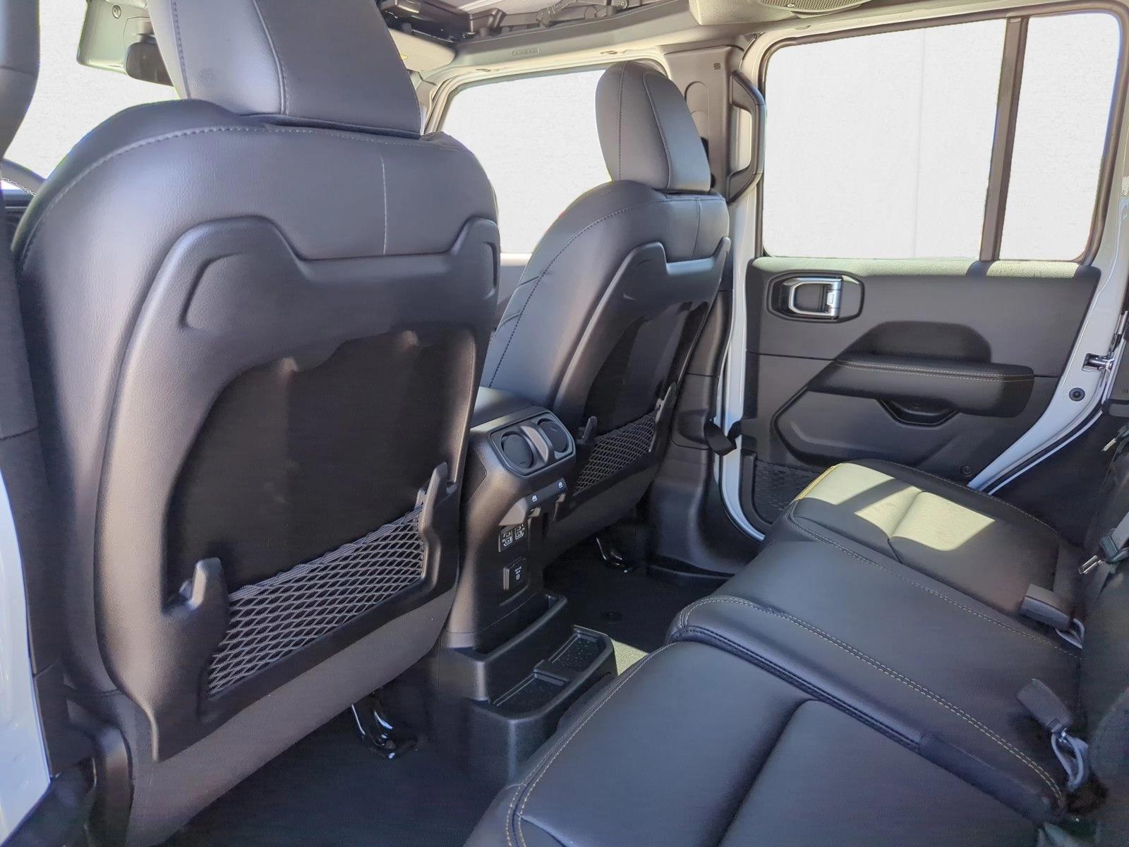 2025 Jeep Wrangler 4-Door Sahara - Photo 16