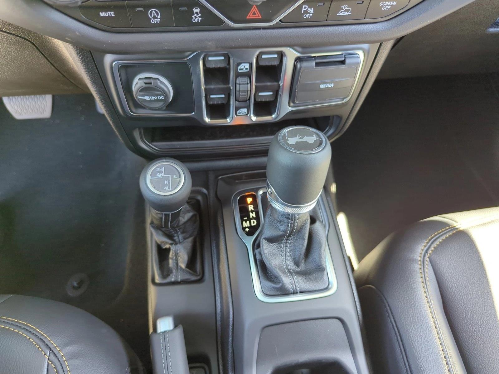 2025 Jeep Wrangler 4-Door Sahara - Photo 13