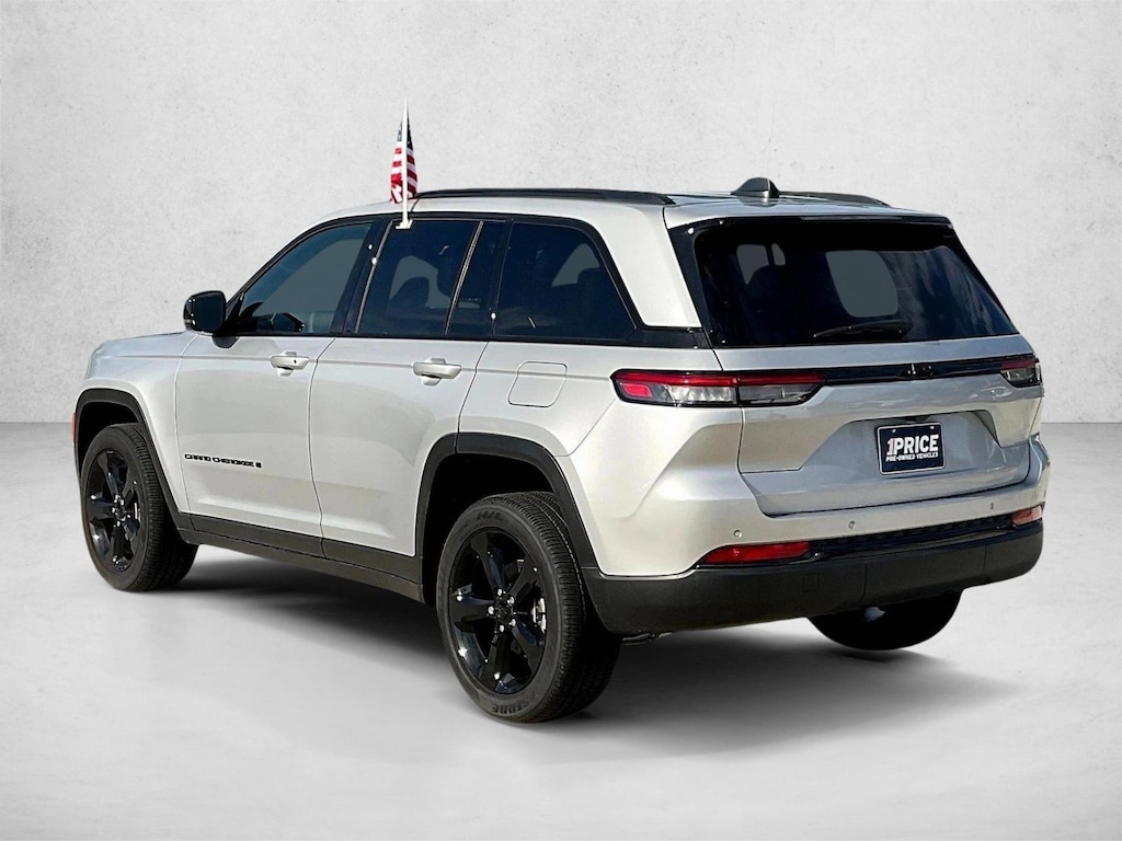 Used 2025 Jeep Grand Cherokee Laredo SUV