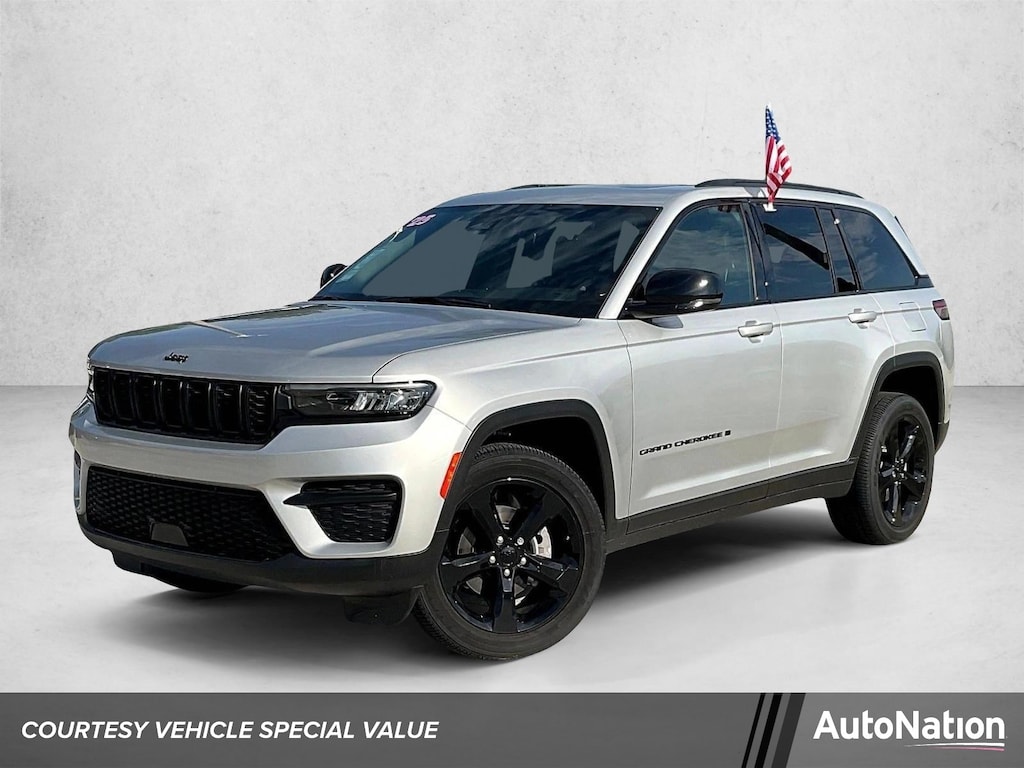 Used 2025 Jeep Grand Cherokee Laredo SUV