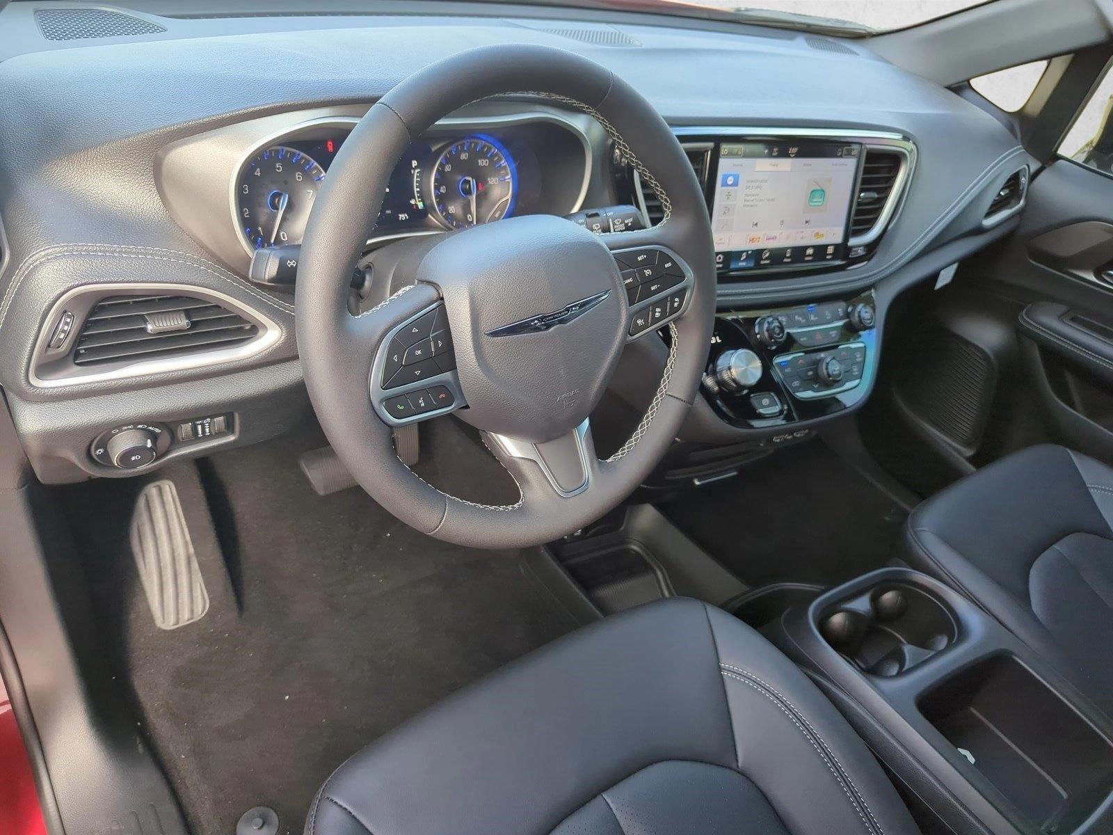 New 2025 Chrysler Pacifica Select Van Passenger Van