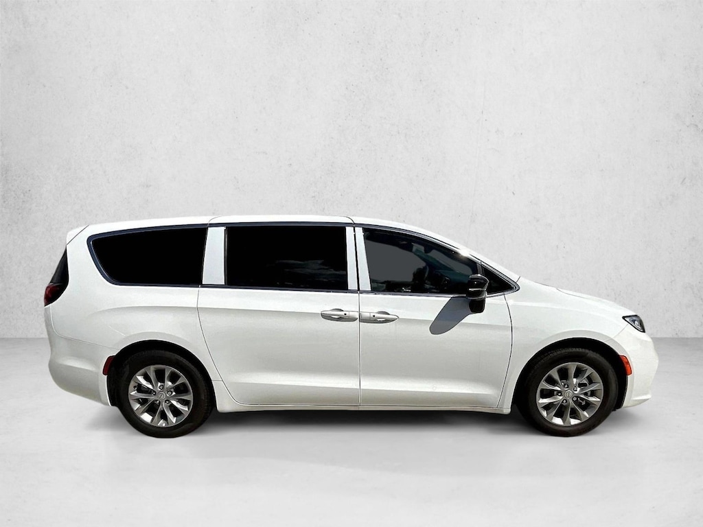 New 2026 Chrysler Pacifica Limited Van Passenger Van