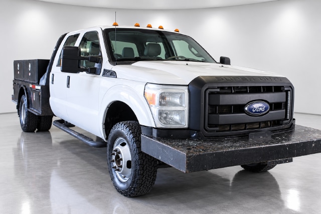 2014 Ford F-350 Super Duty Chassis Cab XL