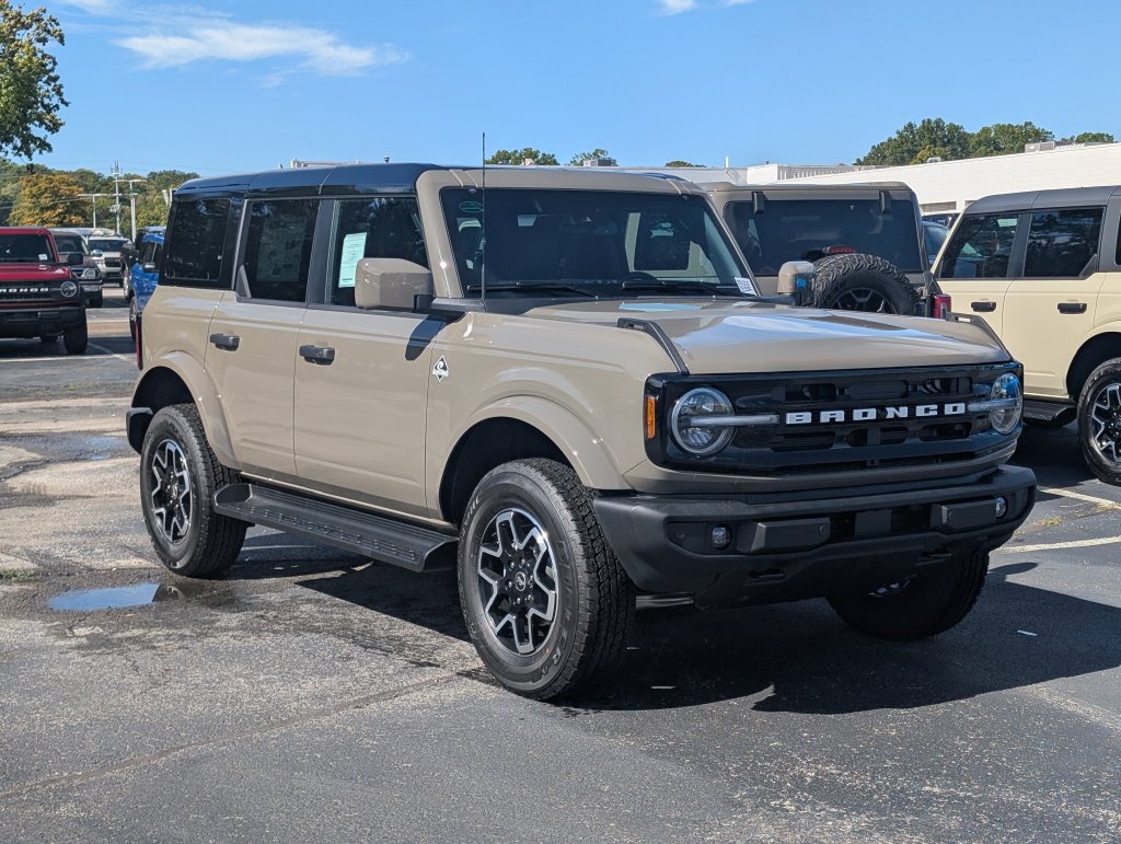 New 2026 Ford Bronco Outer Banks SUV