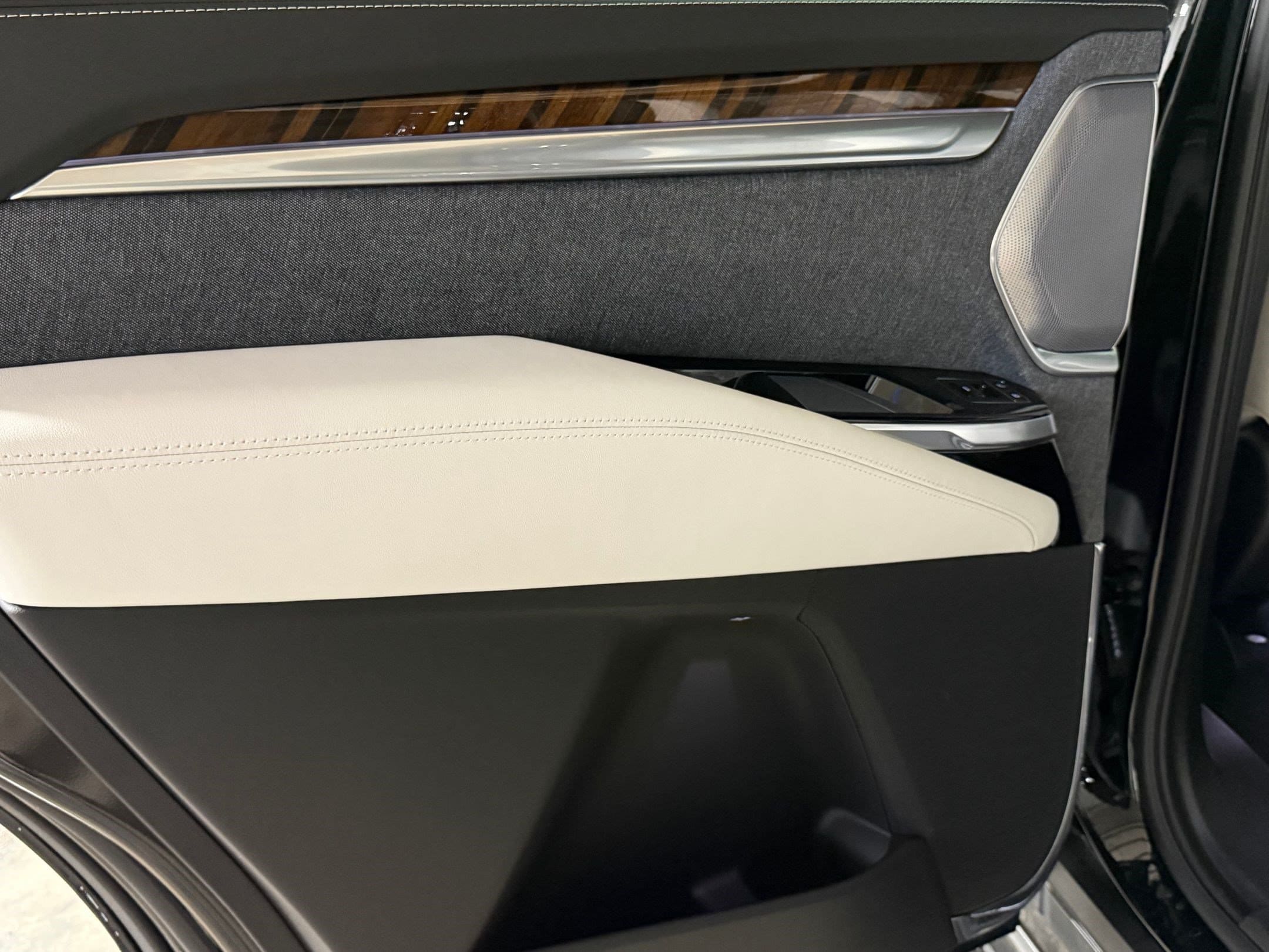 2026 Cadillac Escalade Platinum Sport - Photo 57