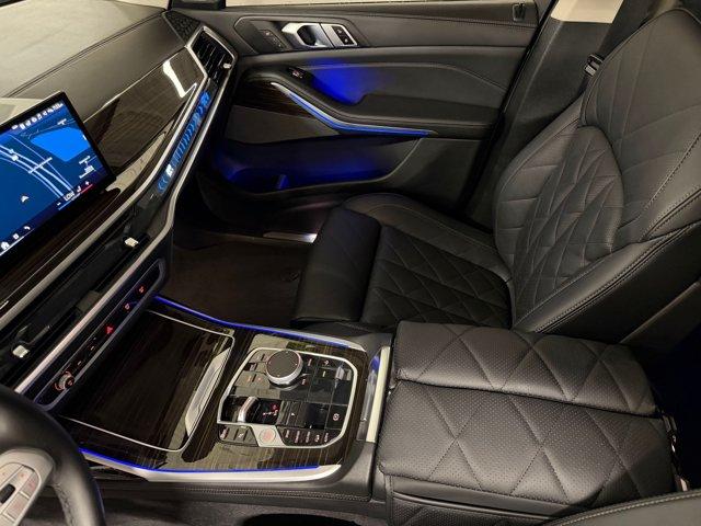 2025 BMW X7 40i - Photo 18