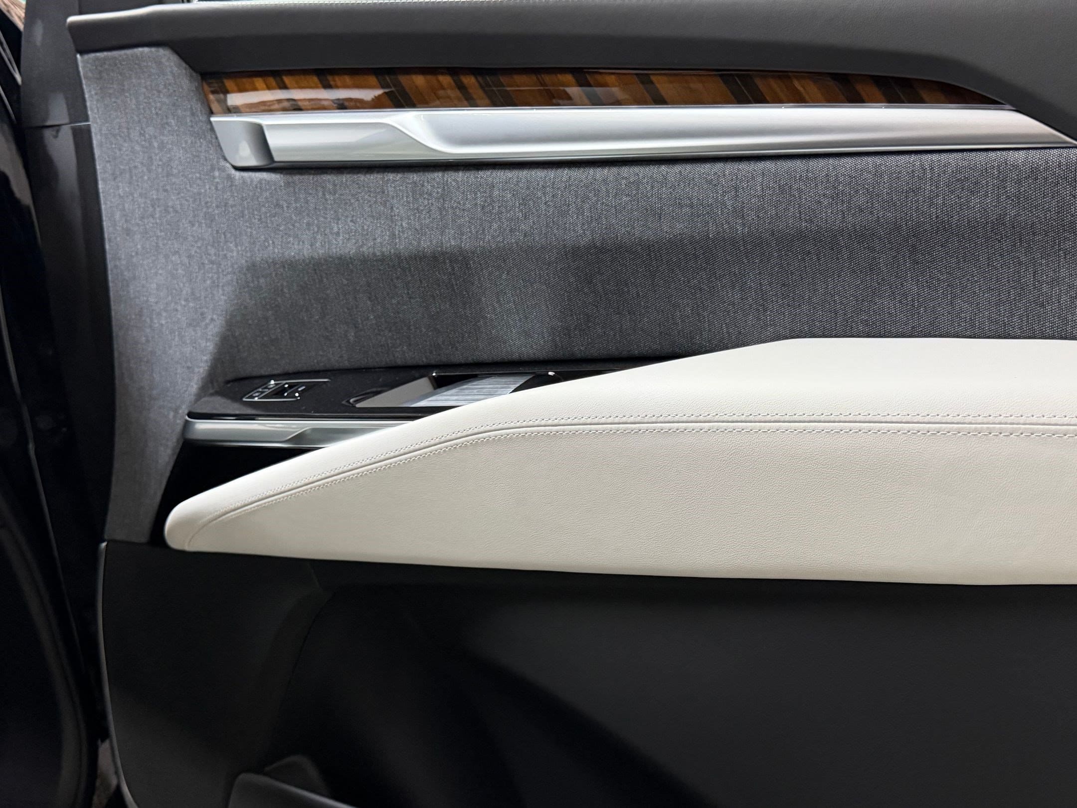 2026 Cadillac Escalade Platinum Sport - Photo 62