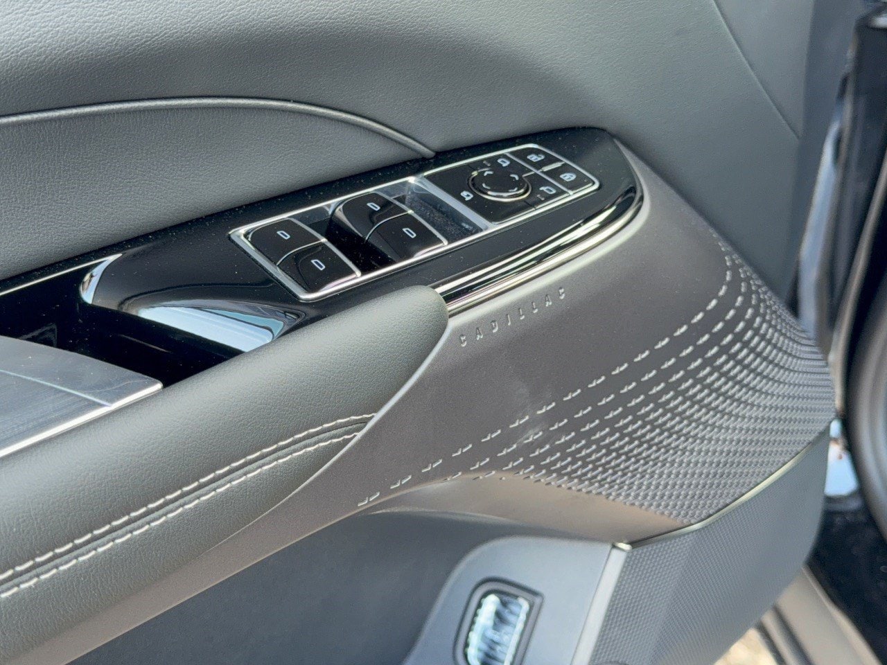 2027 Cadillac LYRIQ Sport - Photo 13