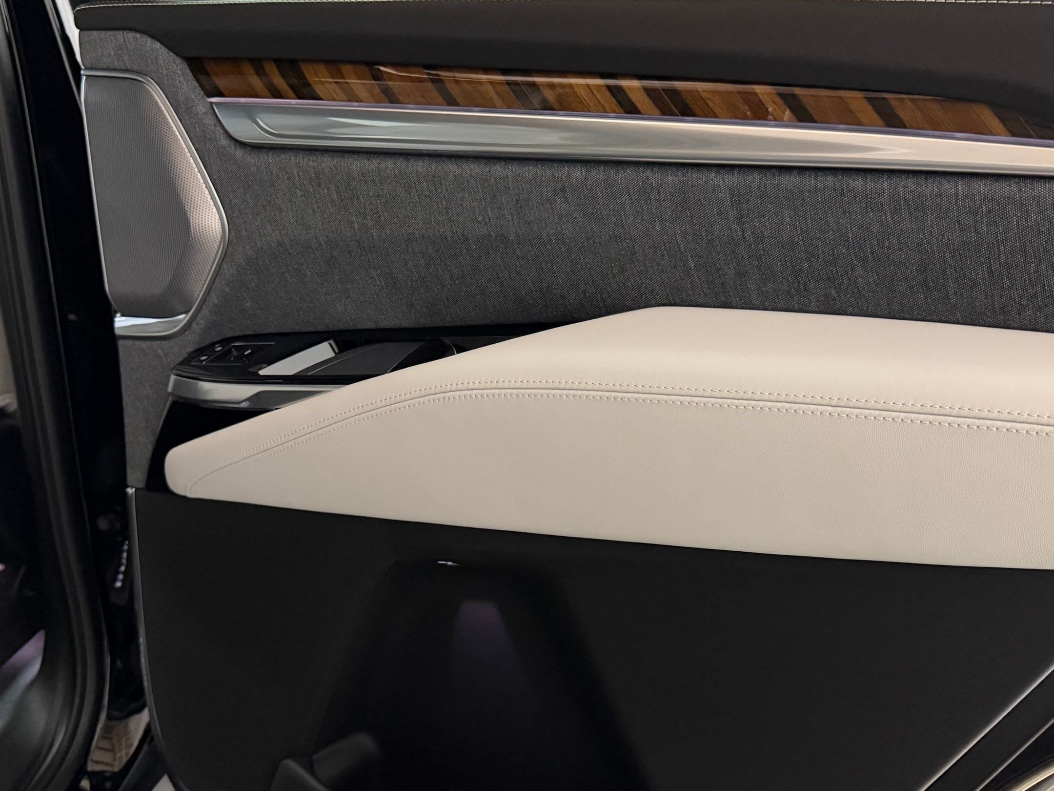 2026 Cadillac Escalade Platinum Sport - Photo 60