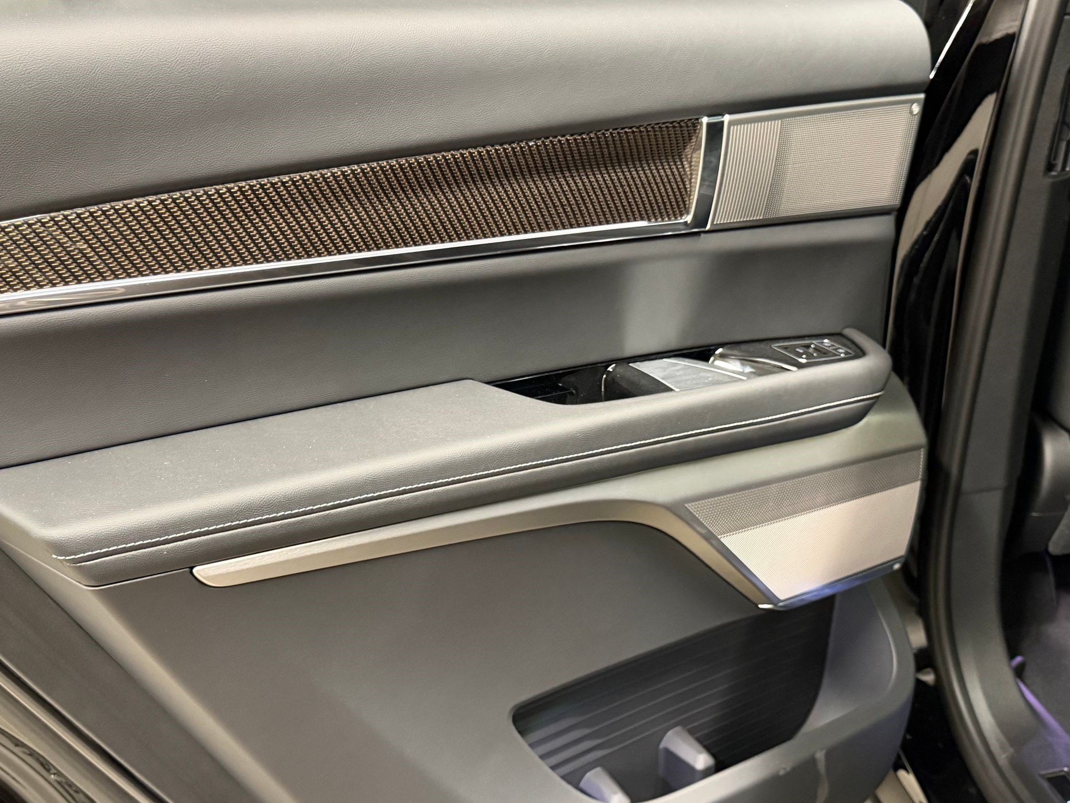 2026 Cadillac VISTIQ Sport - Photo 47
