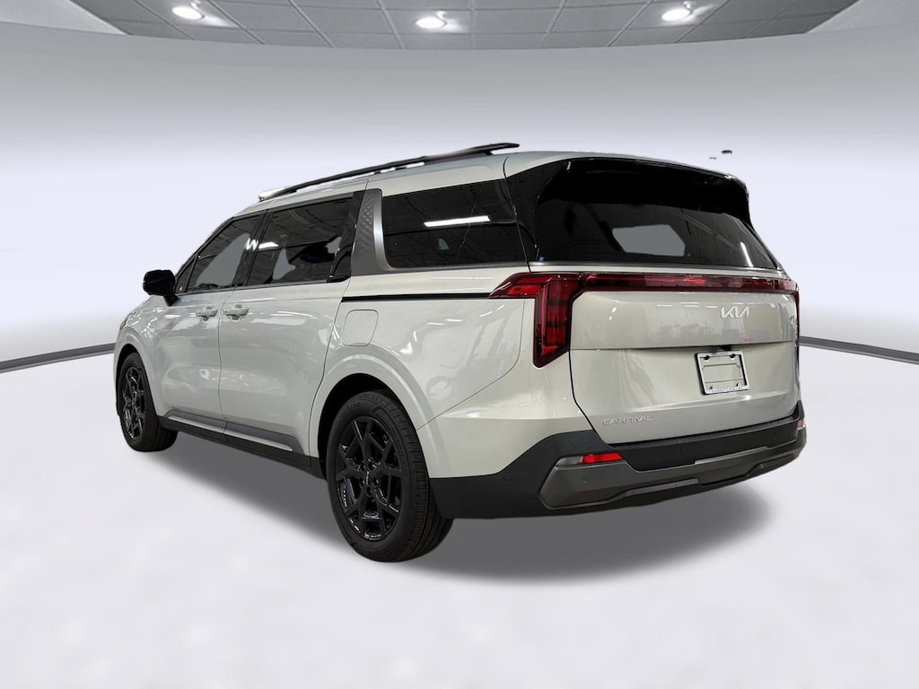 Used 2025 Kia Carnival SX