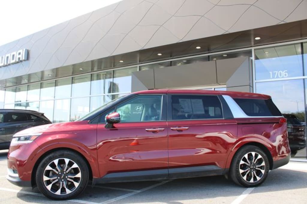 Used 2022 Kia Carnival EX Minivan/Van