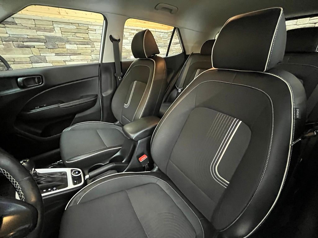 2024 Hyundai Venue Limited - Photo 26
