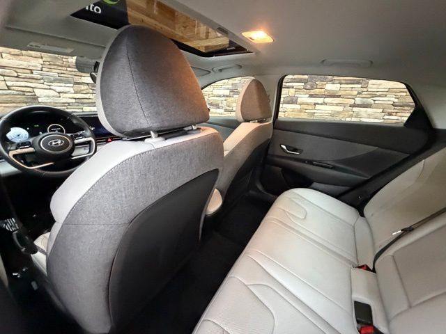 2023 Hyundai Elantra Limited - Photo 33