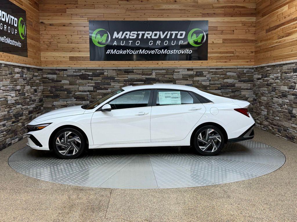 2025 Hyundai Elantra Limited - Photo 6