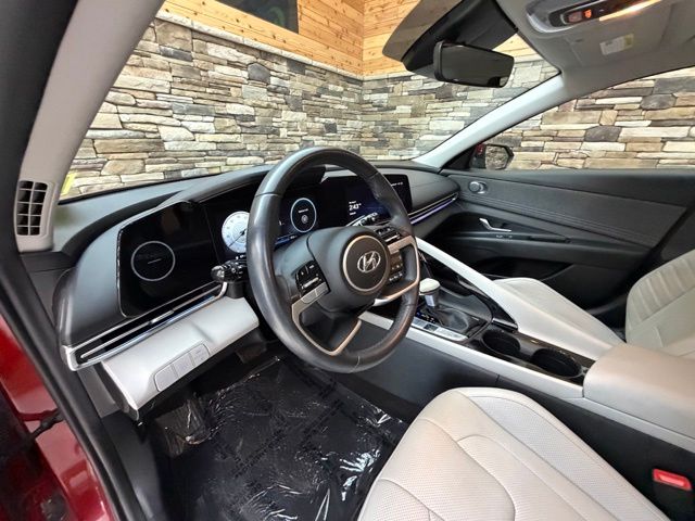 2023 Hyundai Elantra Limited - Photo 13