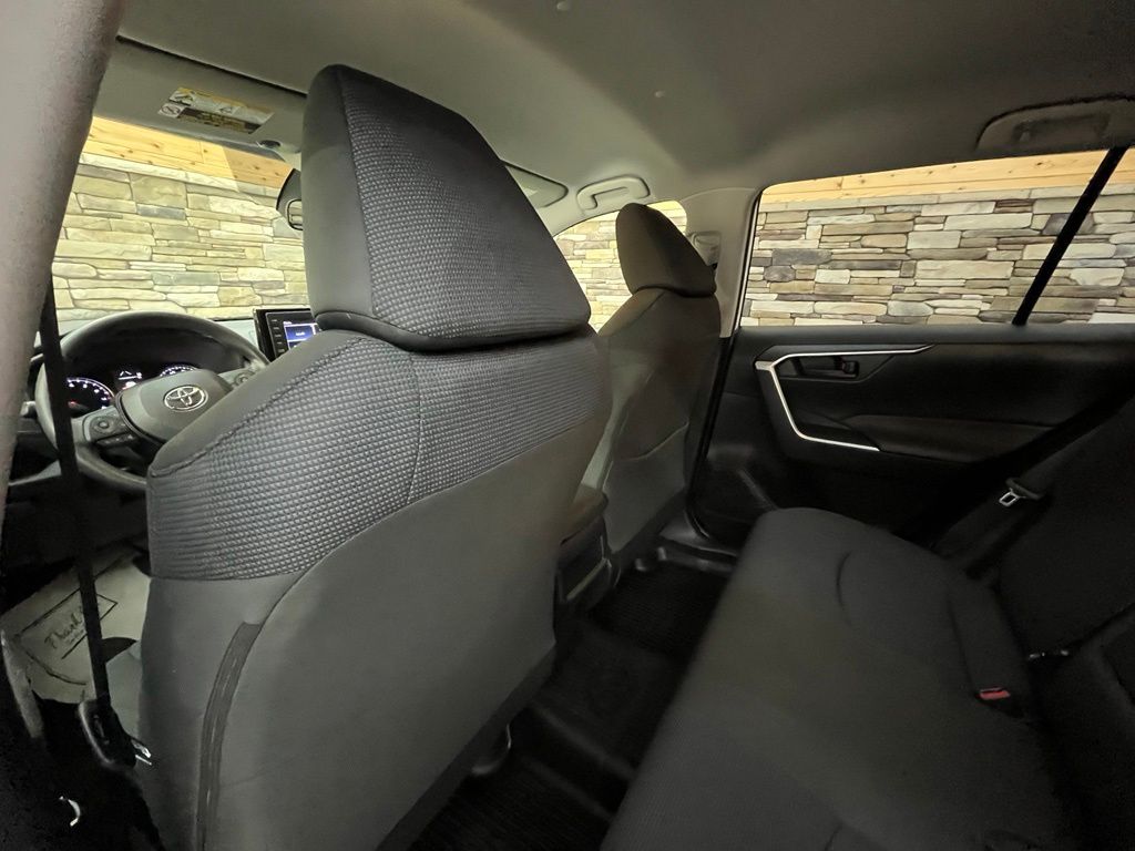 2019 Toyota RAV4 LE - Photo 40