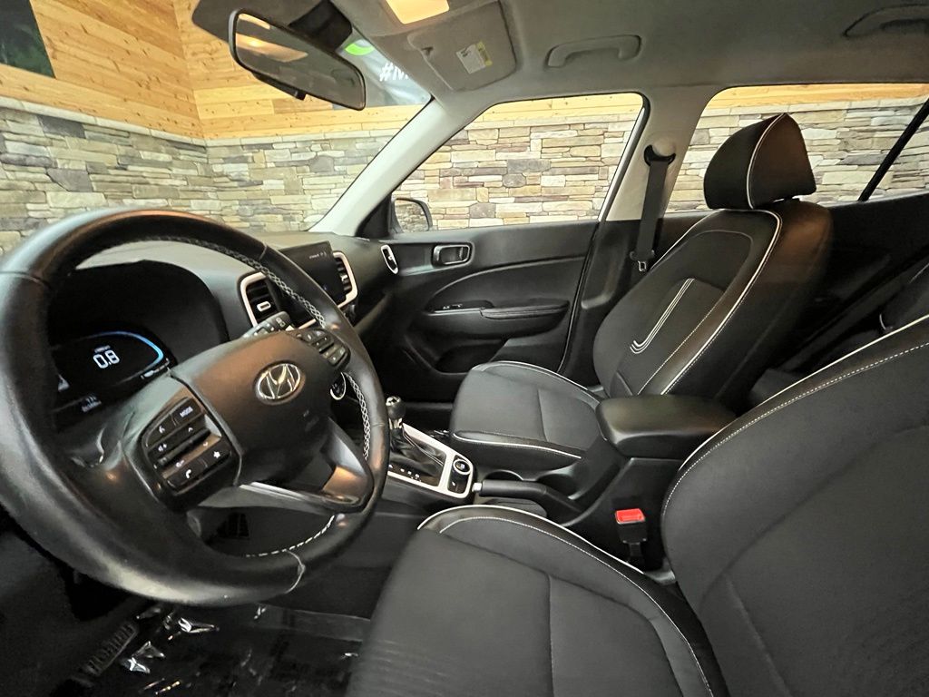 2024 Hyundai Venue Limited - Photo 25