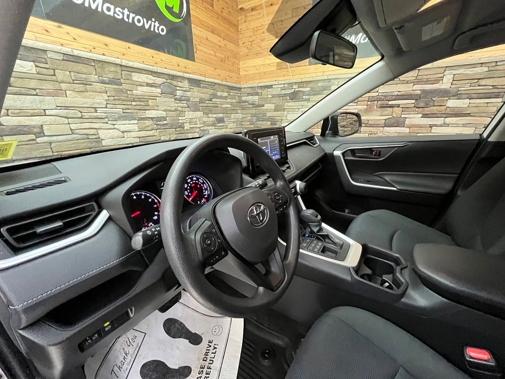 2019 Toyota RAV4 LE - Photo 25