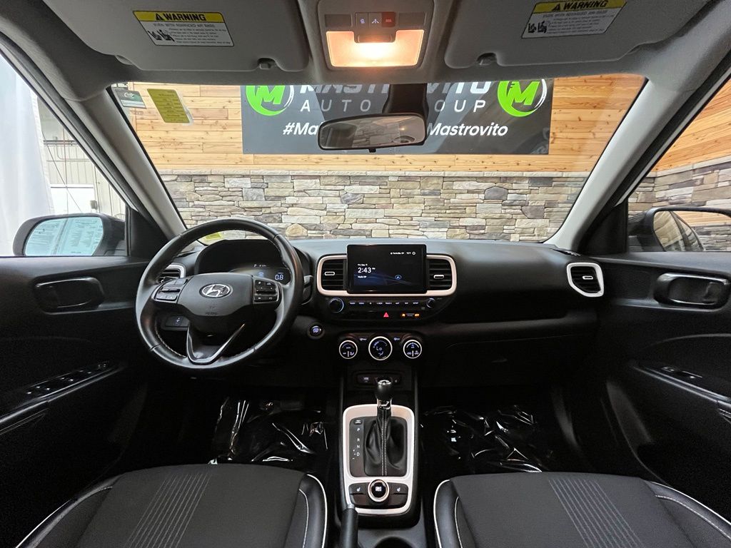 2024 Hyundai Venue Limited - Photo 30
