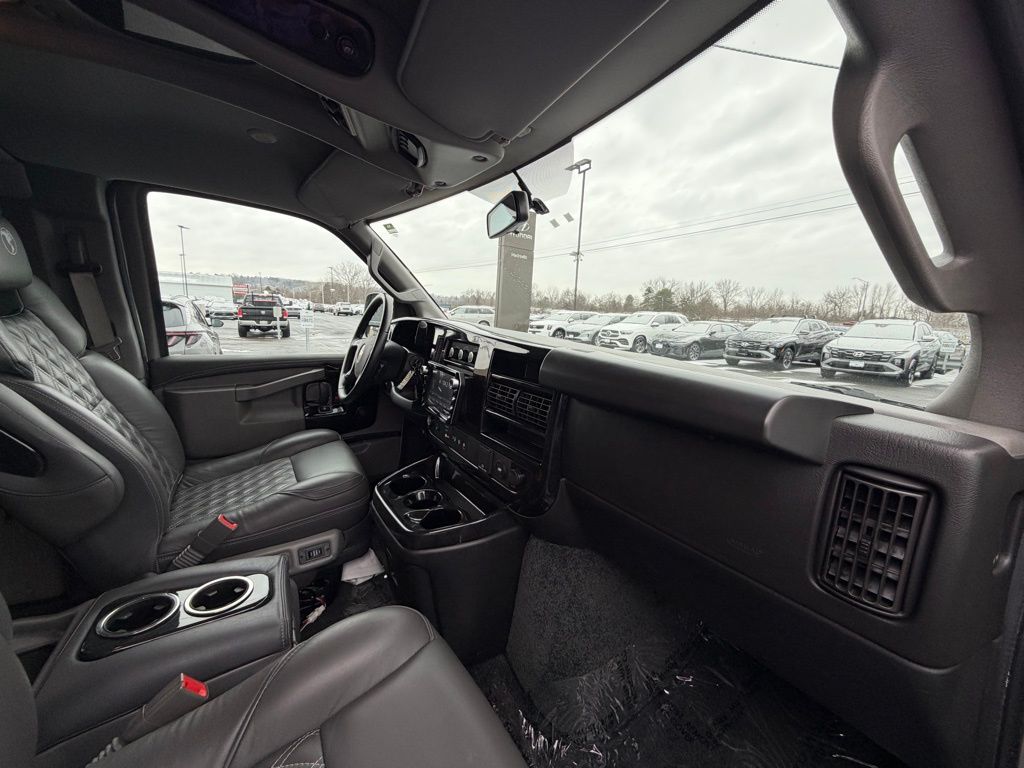 2022 Chevrolet Express Cargo Work Van - Photo 12
