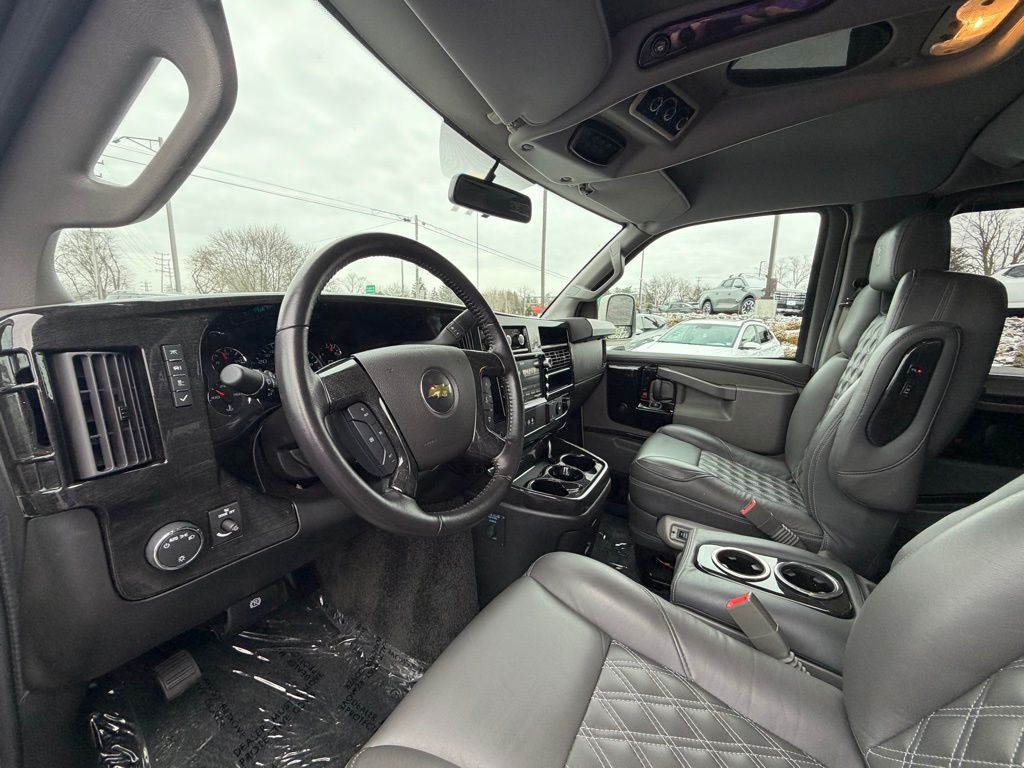 2022 Chevrolet Express Cargo Work Van - Photo 9