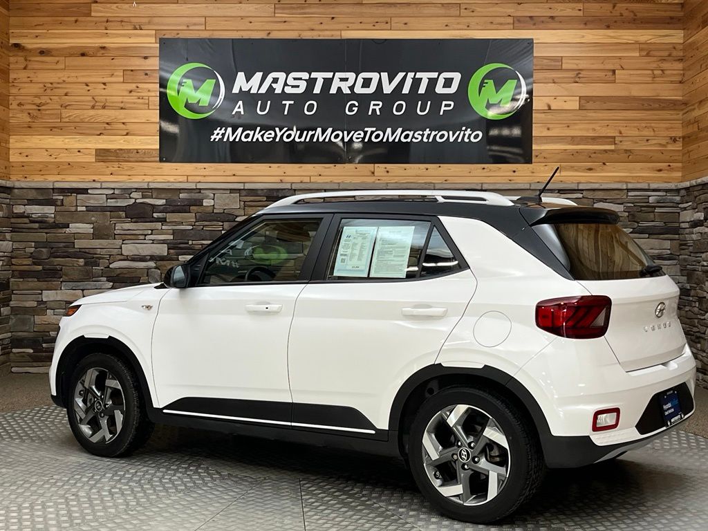 2024 Hyundai Venue Limited - Photo 18