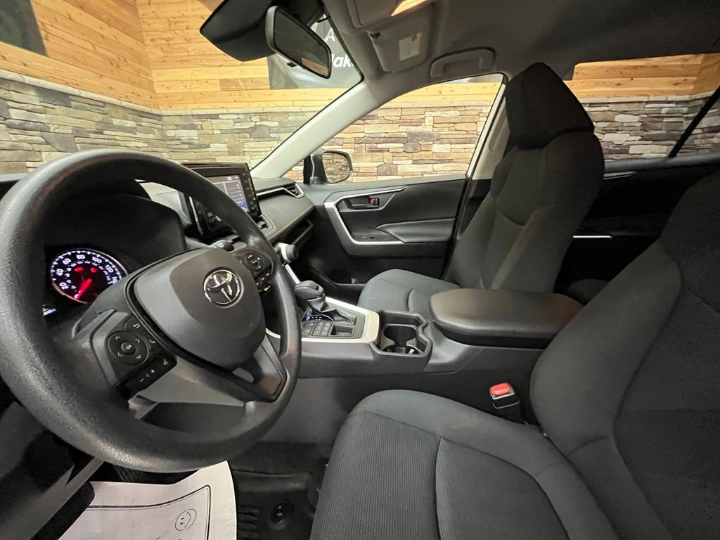 2019 Toyota RAV4 LE - Photo 26