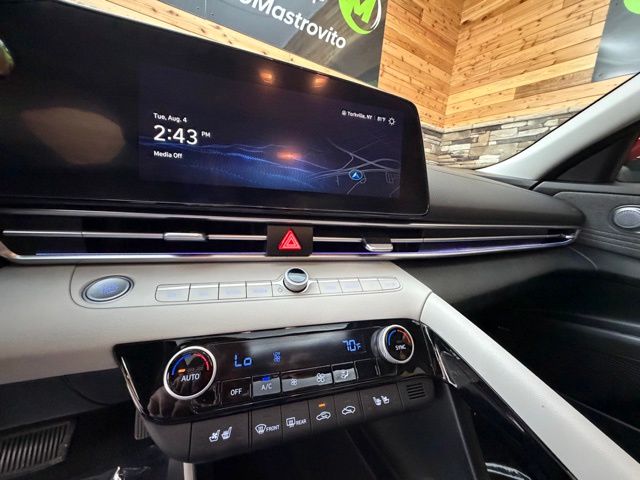 2023 Hyundai Elantra Limited - Photo 22