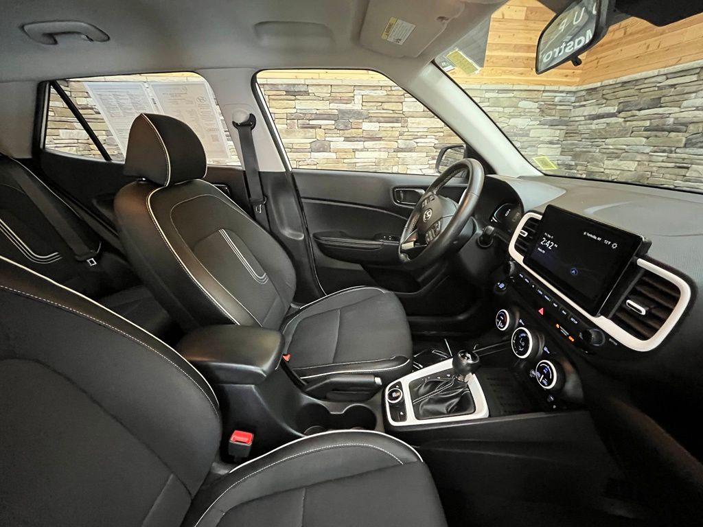 2024 Hyundai Venue Limited - Photo 28