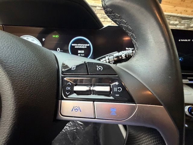 2023 Hyundai Elantra Limited - Photo 28