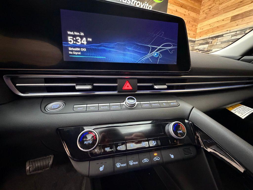2025 Hyundai Elantra Limited - Photo 15