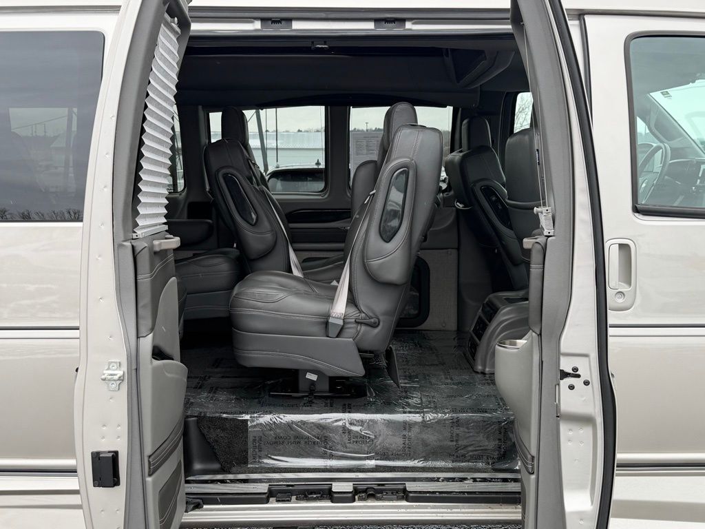 2022 Chevrolet Express Cargo Work Van - Photo 6