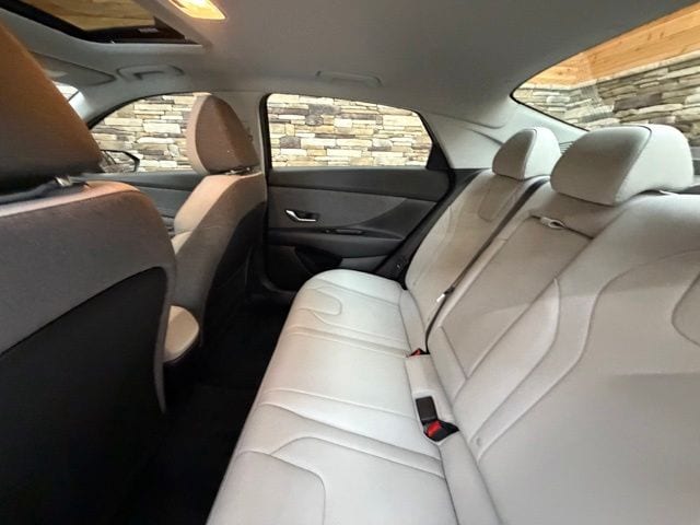 2023 Hyundai Elantra Limited - Photo 34