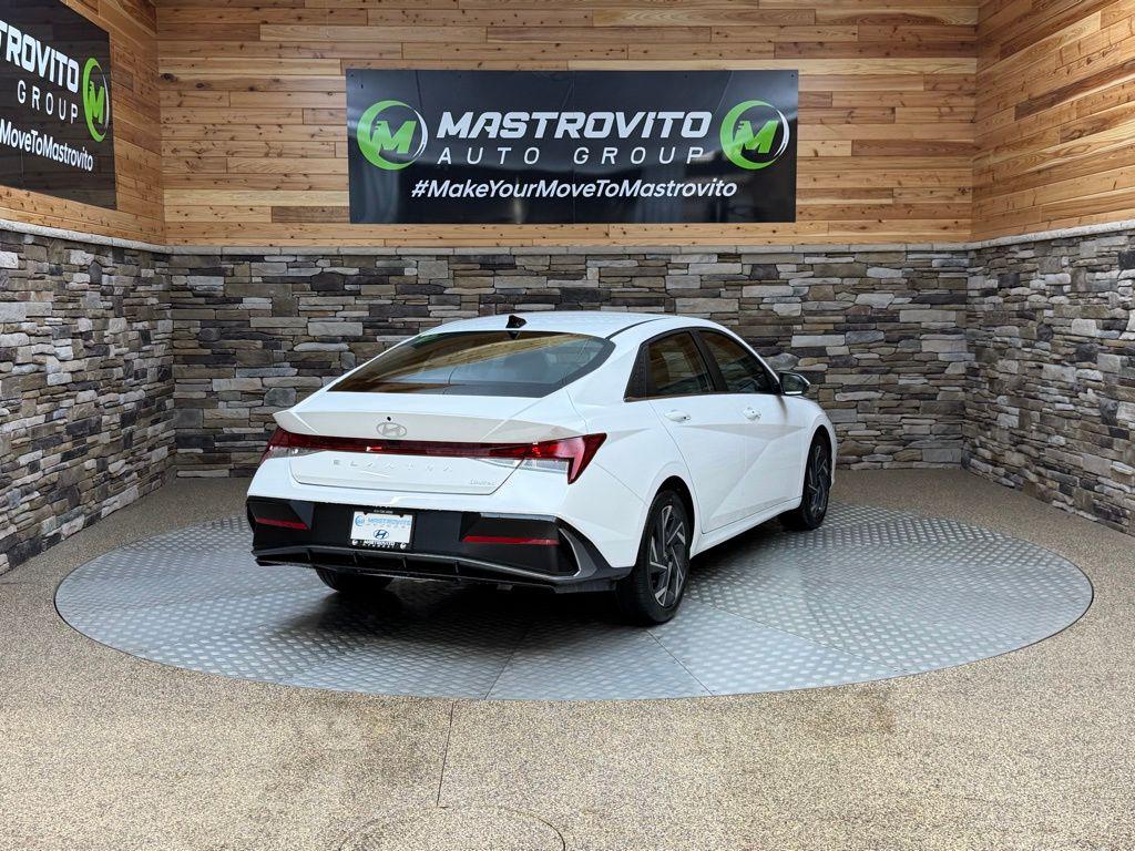 2025 Hyundai Elantra Limited - Photo 9